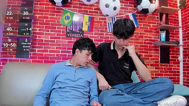 Hoot boyss  online show from 06.22.26