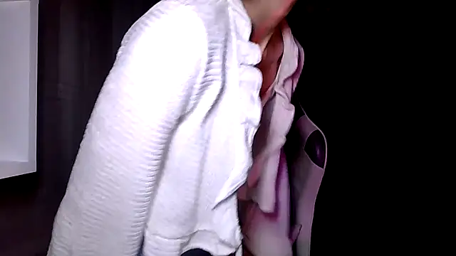 Snapshot of MiraLaPics chatting on 05.31.26 MiraLaPics online show from 05.31.26