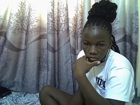 Snapshot of Sweet_elisa001 chatting on 06.21.26 Sweet elisa001 online show from 06.21.26