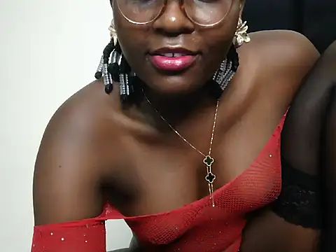 Snapshot of GoldenZuri chatting on 06.24.26 GoldenZuri online show from 06.24.26