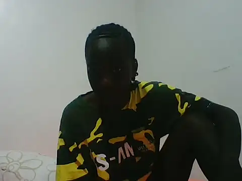 Snapshot of Darkpretty23 chatting on 05.19.26 Darkpretty23 online show from 05.19.26