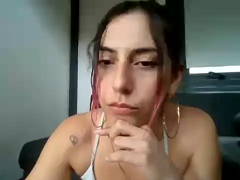 Snapshot of LatinDolliee chatting on 07.13.26 LatinDolliee online show from 07.13.26