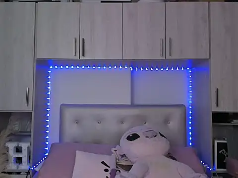 Honniewhitee  online show from 07.16.26
