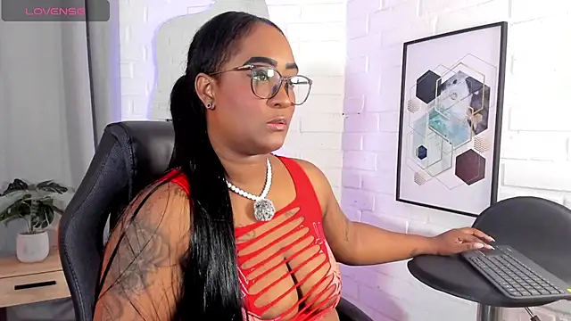 Snapshot of alison_daniels_ chatting on 11.06.25 alison daniels online show from 11.06.25