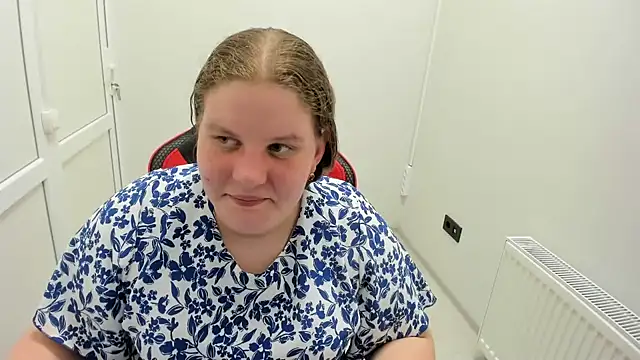Snapshot of Bella_shyy_ chatting on 06.17.26 Bella shyy online show from 06.17.26