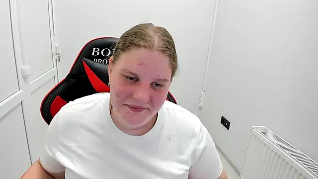 Snapshot of Bella_shyy_ chatting on 06.19.26 Bella shyy online show from 06.19.26
