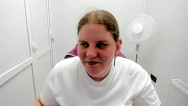 Snapshot of Bella_shyy_ chatting on 07.08.26 Bella shyy online show from 07.08.26