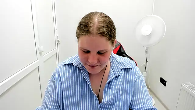 Snapshot of Bella_shyy_ chatting on 07.22.26 Bella shyy online show from 07.22.26