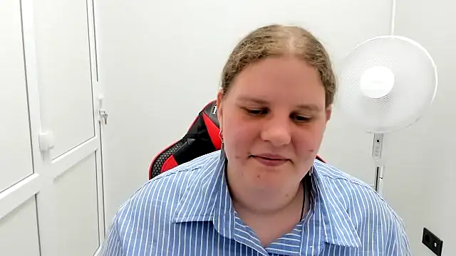 Snapshot of Bella_shyy_ chatting on 07.25.26 Bella shyy online show from 07.25.26