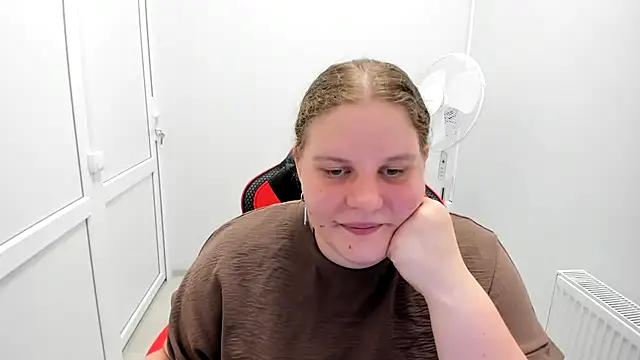 Snapshot of Bella_shyy_ chatting on 07.27.26 Bella shyy online show from 07.27.26