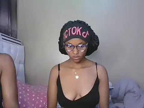 Snapshot of PrettyT5 chatting on 06.15.26 PrettyT5 online show from 06.15.26