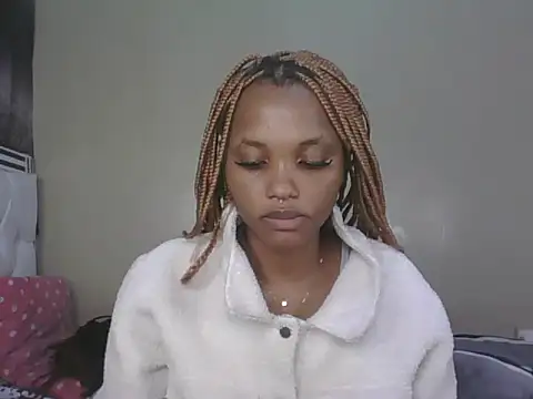 Snapshot of PrettyT5 chatting on 06.16.26 PrettyT5 online show from 06.16.26