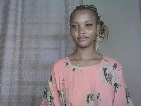 Snapshot of PrettyT5 chatting on 06.29.26 PrettyT5 online show from 06.29.26