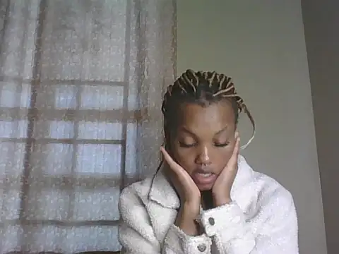 Snapshot of PrettyT5 chatting on 06.29.26 PrettyT5 online show from 06.29.26
