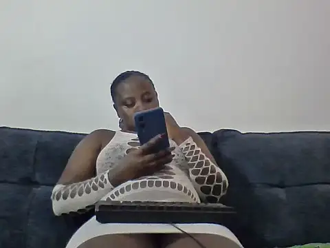 Snapshot of remmy_luna2 chatting on 05.31.26 remmy luna2 online show from 05.31.26