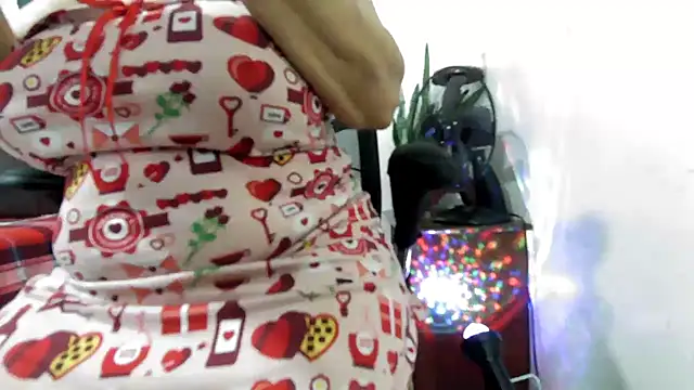 Snapshot of jenny_milf69 chatting on 10.14.25 jenny milf69 online show from 10.14.25