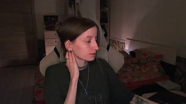 Snapshot of cath_alien chatting on 06.03.26 cath alien online show from 06.03.26