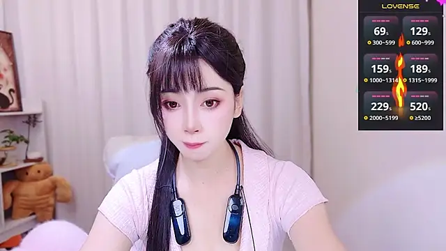 Snapshot of August_cat chatting on 05.30.26 August cat online show from 05.30.26