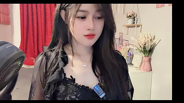 Snapshot of Bee-Cherry chatting on 06.29.26 Bee-Cherry online show from 06.29.26
