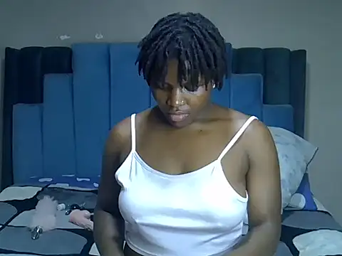 Snapshot of melanin_moon chatting on 06.03.26 melanin moon online show from 06.03.26