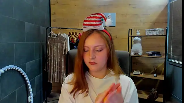 Snapshot of LauraaJohnson chatting on 05.19.26 LauraaJohnson online show from 05.19.26