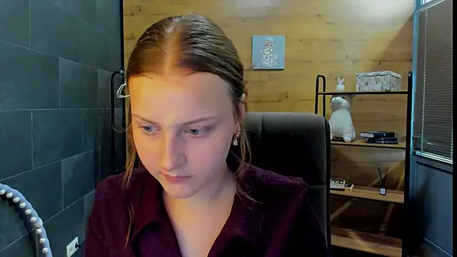 Snapshot of LauraaJohnson chatting on 05.20.26 LauraaJohnson online show from 05.20.26