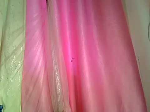 Snapshot of Sexy_strawberina chatting on 07.17.26 Sexy strawberina online show from 07.17.26