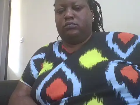 Snapshot of fat_ebonyqueen chatting on 06.07.26 fat ebonyqueen online show from 06.07.26