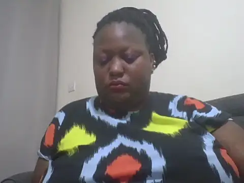 Snapshot of fat_ebonyqueen chatting on 06.17.26 fat ebonyqueen online show from 06.17.26