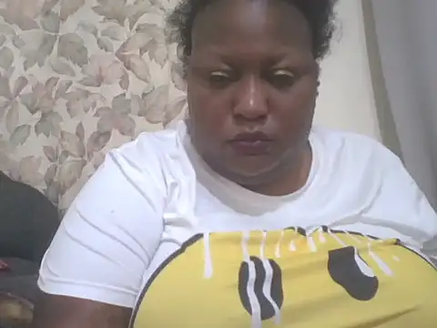 Snapshot of fat_ebonyqueen chatting on 07.06.26 fat ebonyqueen online show from 07.06.26