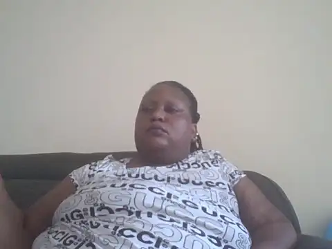 Snapshot of fat_ebonyqueen chatting on 07.14.26 fat ebonyqueen online show from 07.14.26