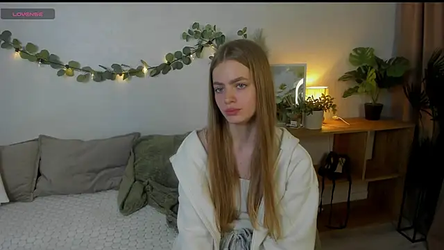 HoneyEmilly online show from 06.03.26