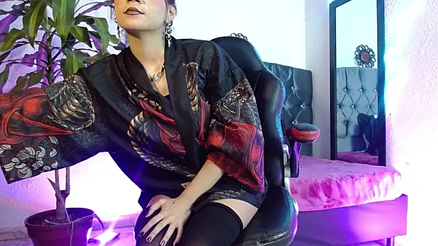 Henutmire Rossi online show from 06.03.26