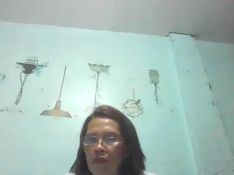 Snapshot of momshe2026 chatting on 06.27.26 momshe2026 online show from 06.27.26