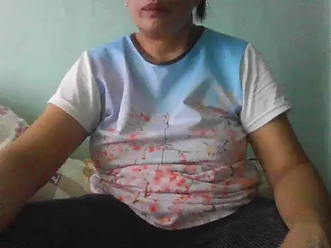 Snapshot of momshe2026 chatting on 07.03.26 momshe2026 online show from 07.03.26