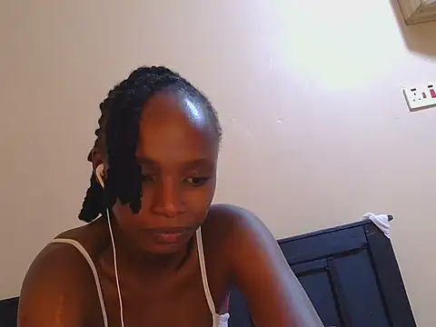 Snapshot of Petitemissy chatting on 06.03.26 Petitemissy online show from 06.03.26