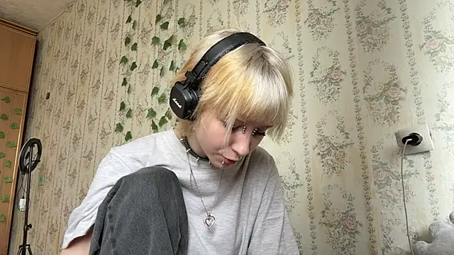 Snapshot of FatimahFroman chatting on 06.03.26 FatimahFroman online show from 06.03.26