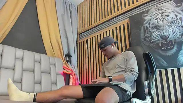 Snapshot of Camilo_Contreras chatting on 07.17.26 Camilo Contreras online show from 07.17.26