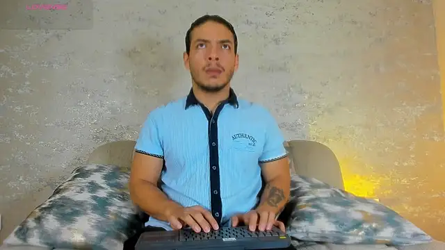 Snapshot of OliverWyse chatting on 06.28.26 OliverWyse online show from 06.28.26