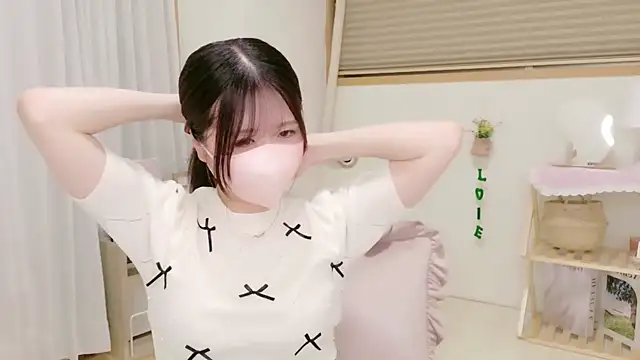 Yuinyaaa online show from 06.04.26