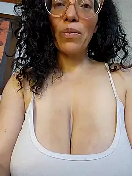 Snapshot of LUCI_LOVE chatting on 12.18.24 LUCI LOVE online show from 12.18.24