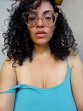 Snapshot of LUCI_LOVE chatting on 01.02.25 LUCI LOVE online show from 01.02.25