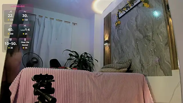 LynzieVelvet online show from 07.06.26