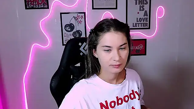 Snapshot of AlisaFrost chatting on 05.27.26 AlisaFrost online show from 05.27.26