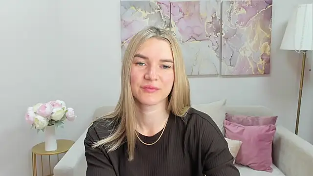 RoxyReignn online show from 07.09.26