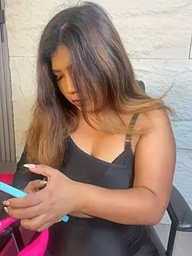 Snapshot of LyraMilano chatting on 07.18.26 LyraMilano online show from 07.18.26