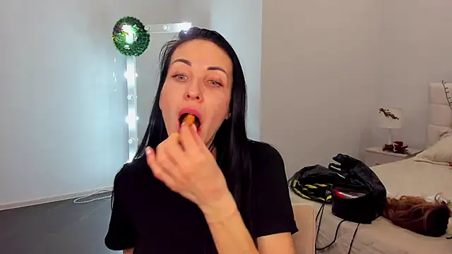 Snapshot of BouncySweety chatting on 12.03.24 BouncySweety online show from 12.03.24