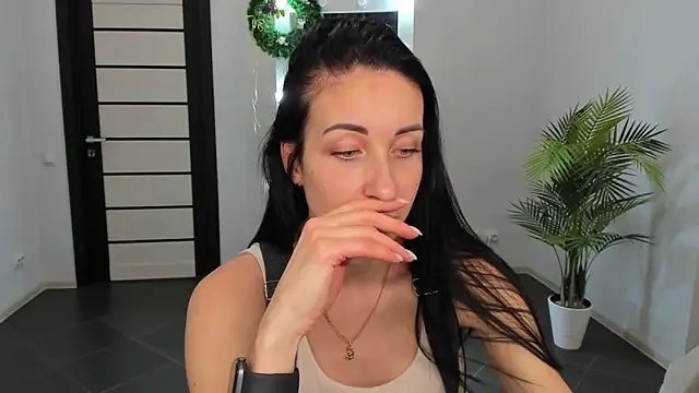 Snapshot of BouncySweety chatting on 12.13.24 BouncySweety online show from 12.13.24