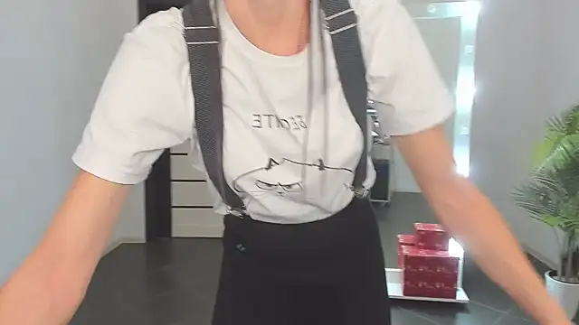 Snapshot of BouncySweety chatting on 12.20.24 BouncySweety online show from 12.20.24