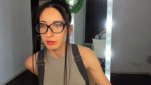 Snapshot of BouncySweety chatting on 12.21.24 BouncySweety online show from 12.21.24